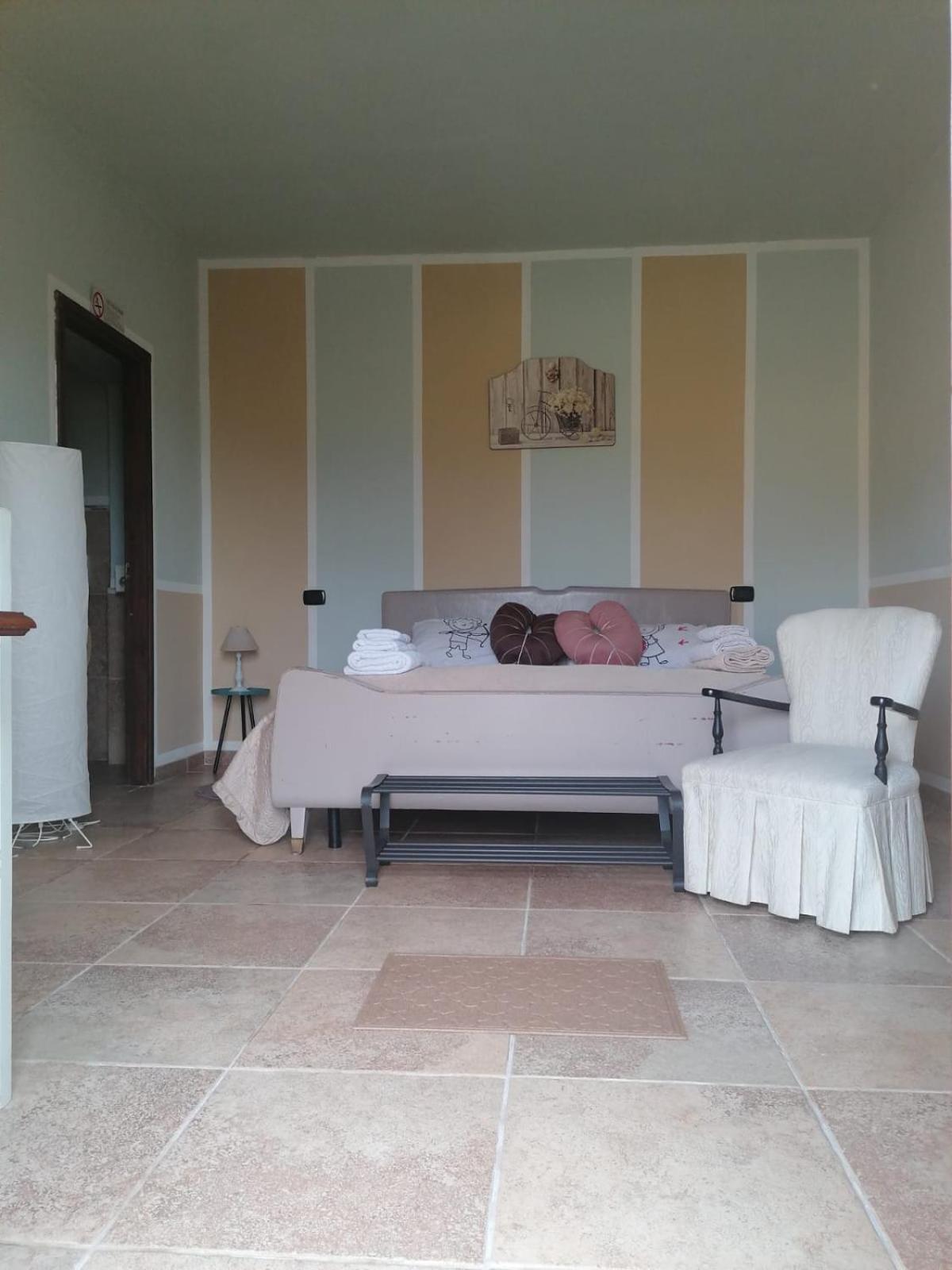 Casale Cavatella Bed & Breakfast Sermoneta Exterior photo