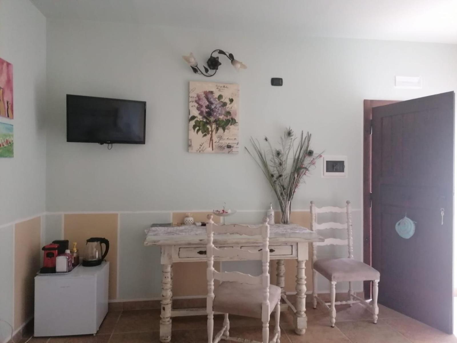 Casale Cavatella Bed & Breakfast Sermoneta Exterior photo